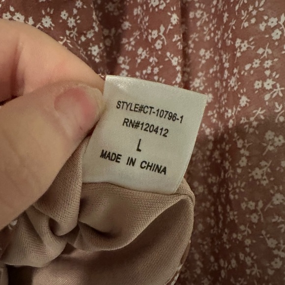 Women’s Size Large Cotton Candy Floral Blouse in Dusty Pink - Picture 5 of 5